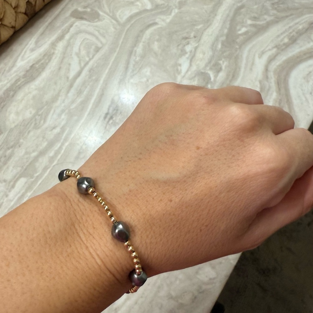 Chic Gold and Black Beaded Bracelet